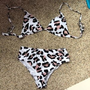 *NEW* never worn leopard bikini